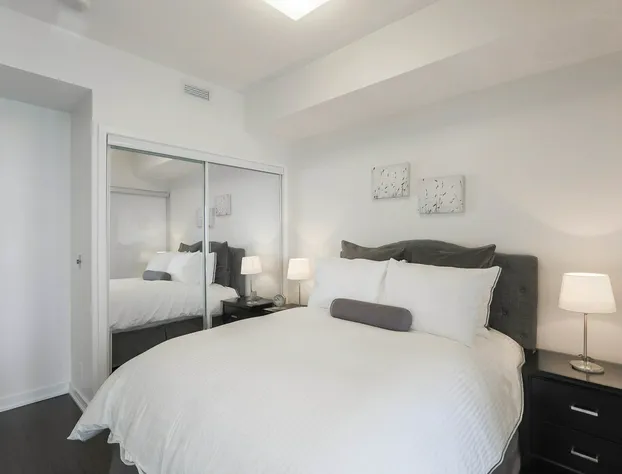 Noel Suites - York and Simcoe hotel detail image 2