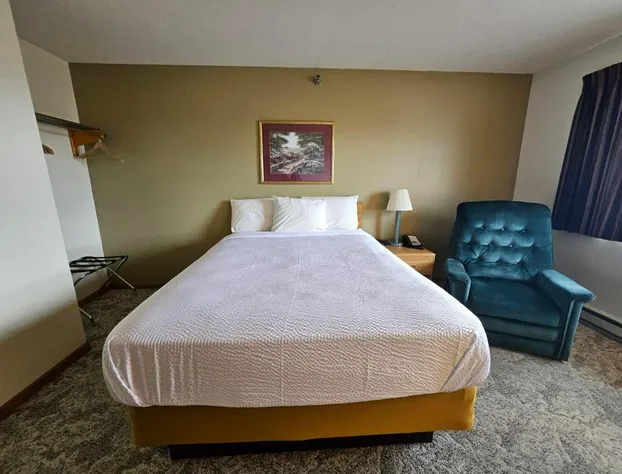 Budget Host Inn & Suites hotel detail image 1