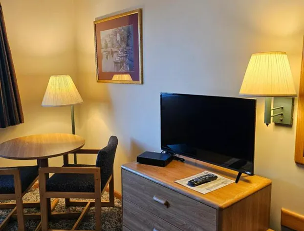 Budget Host Inn & Suites hotel detail image 4