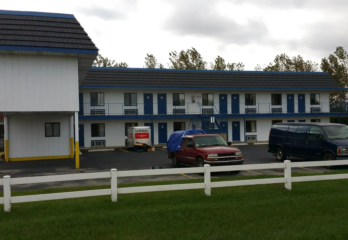 Economy Inn hotel hero