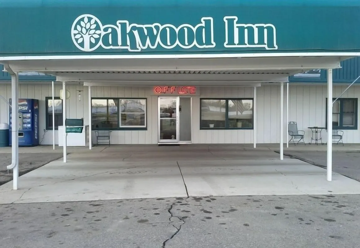 Oakwood Inn and RV Park hotel hero