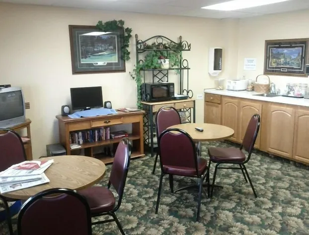 Oakwood Inn and RV Park hotel detail image 1