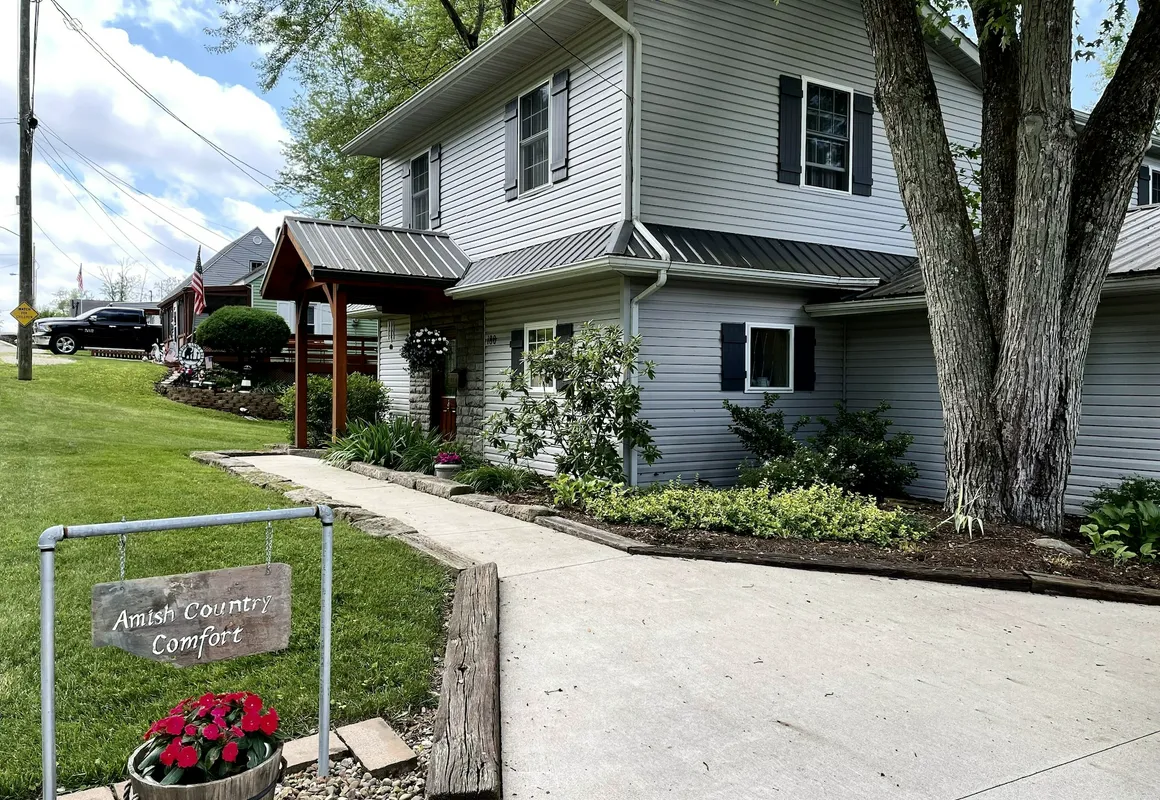 Amish Country Comfort hotel hero