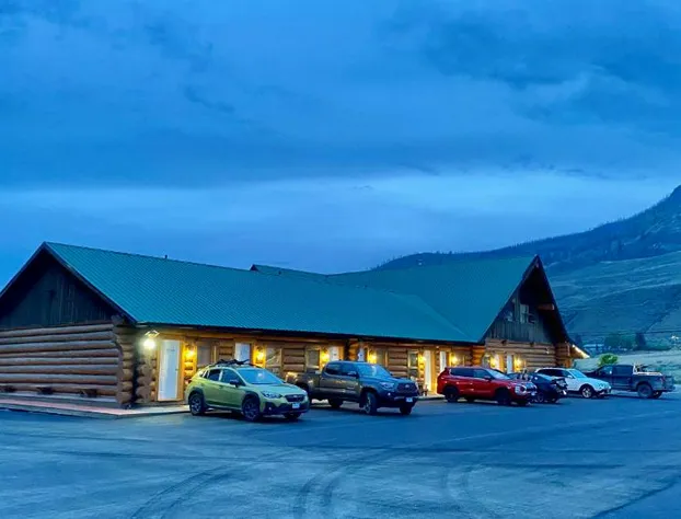 Bear's Claw Lodge hotel detail image 2