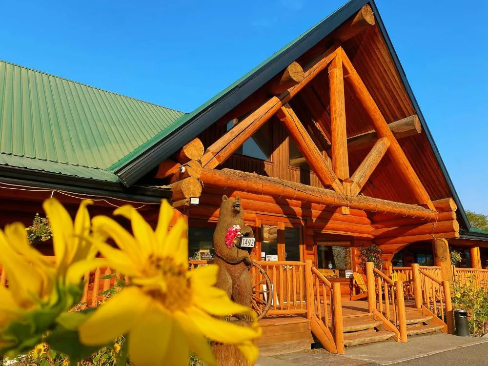 Bear's Claw Lodge hotel hero