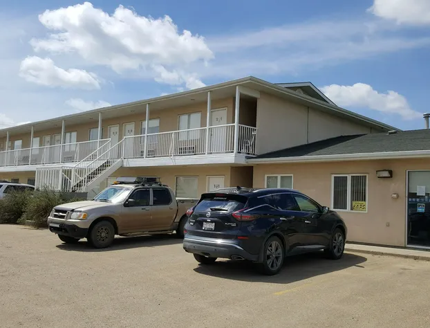 waintel studio-wainwright motel hotel detail image 1