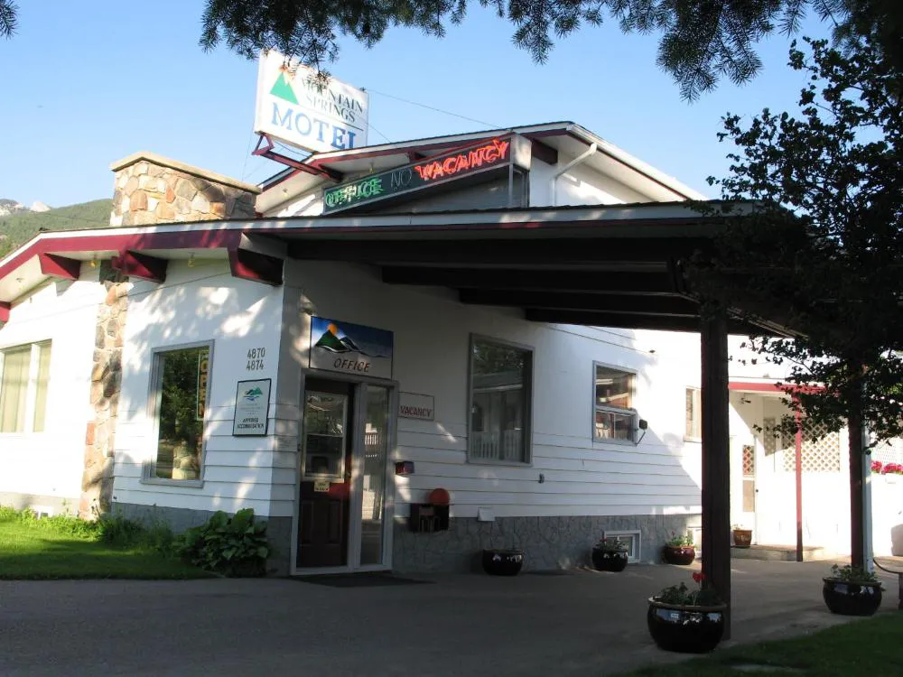 Mountain Springs Motel hotel hero