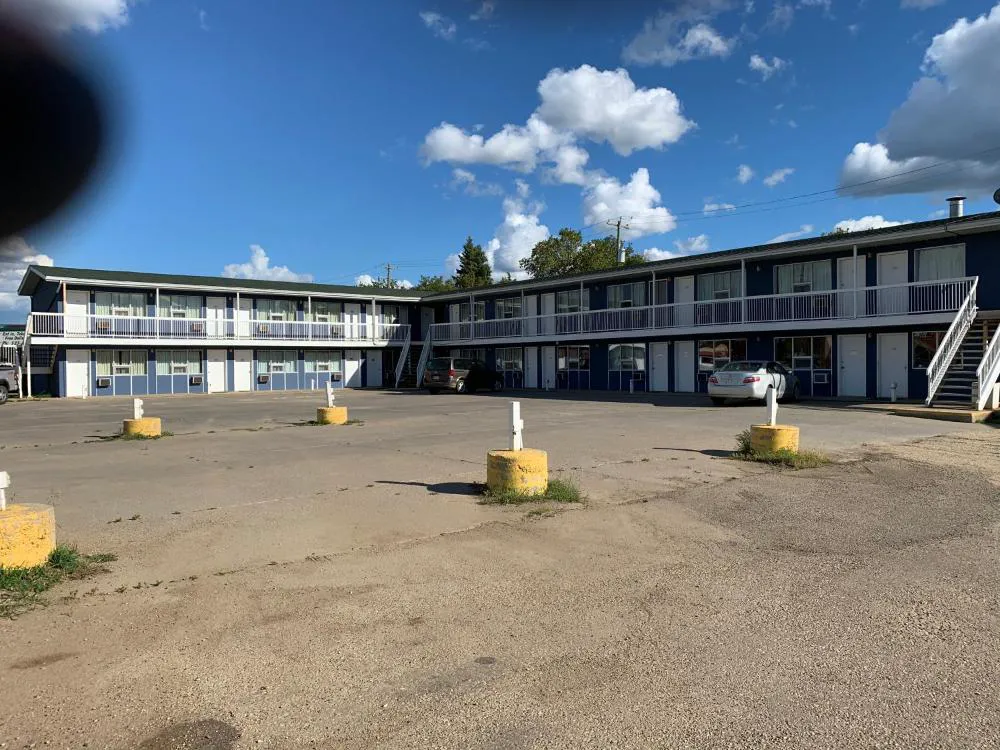 Raven Motor Inn hotel hero