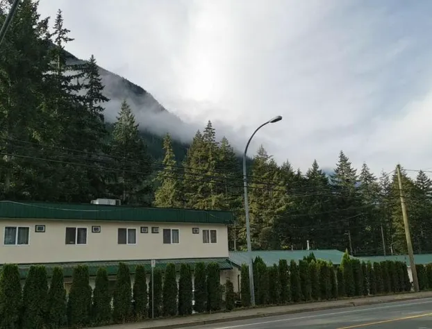 Coquihalla Motel hotel detail image 1