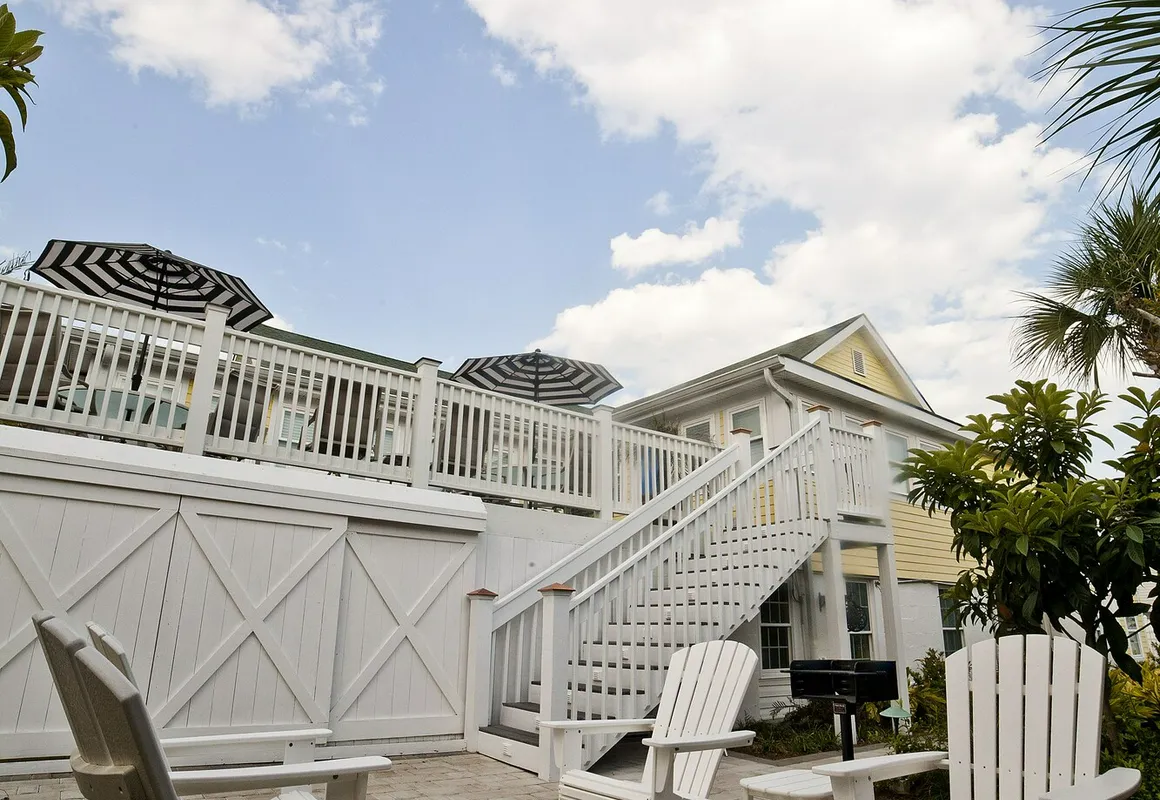 Georgianne Inn & Suites hotel hero