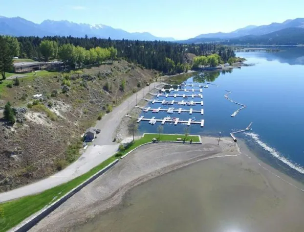 Akiskinook Waterfront Resort hotel detail image 1