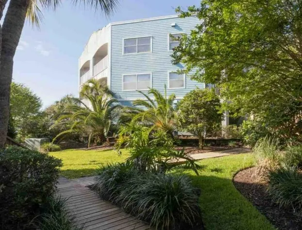 Hibiscus Oceanfront Resort hotel detail image 1