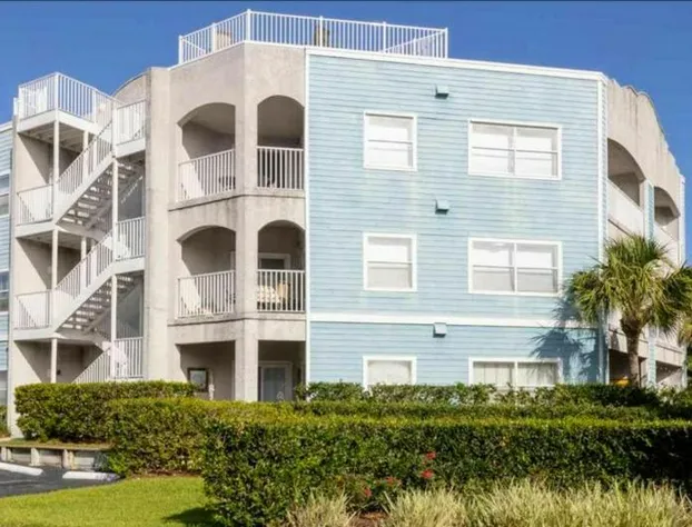 Hibiscus Oceanfront Resort hotel detail image 2