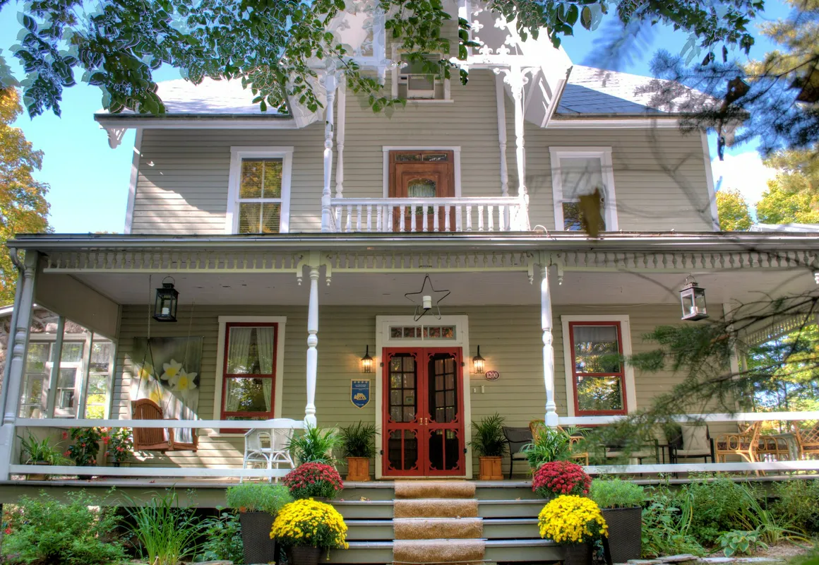 Au Clos Rolland Couette and hotel hero