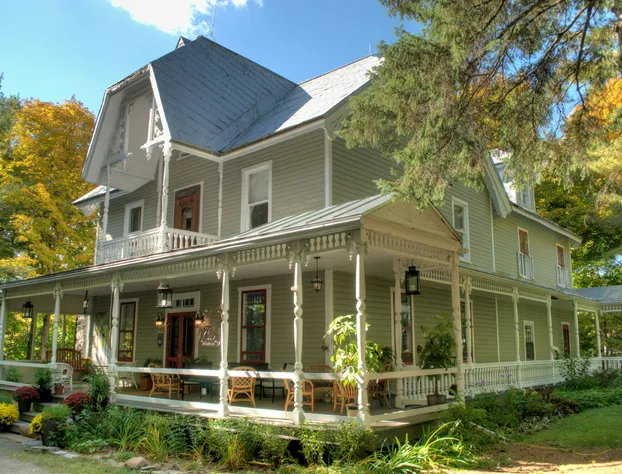 Au Clos Rolland Couette and hotel detail image 1