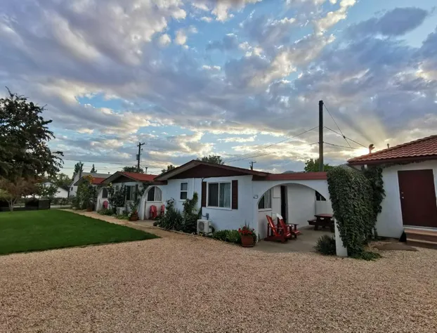 Sandy Beach Suites hotel detail image 4