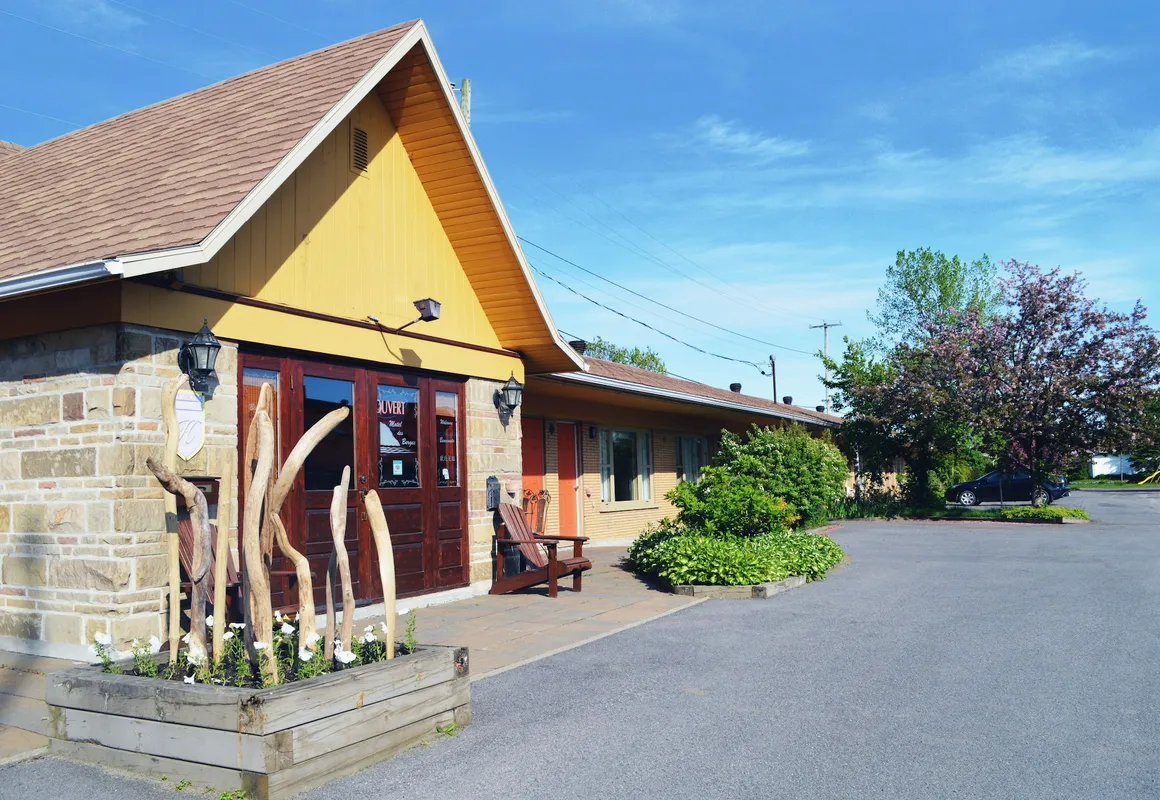 Condo & Motel des Berges hotel hero