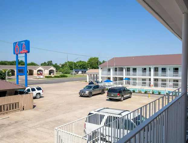 Studio 6 Bryan, TX - University Area hotel detail image 3