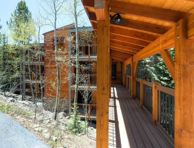 Tannenbaum Condominiums by Ski Country Resorts hotel detail image 2