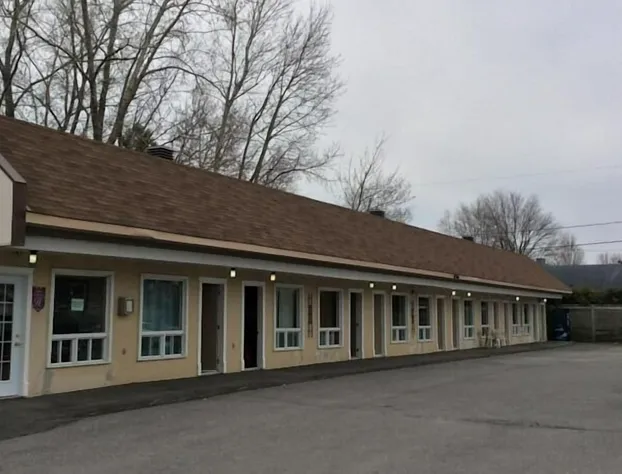 Auberge Du Lac Beauchamp hotel detail image 1