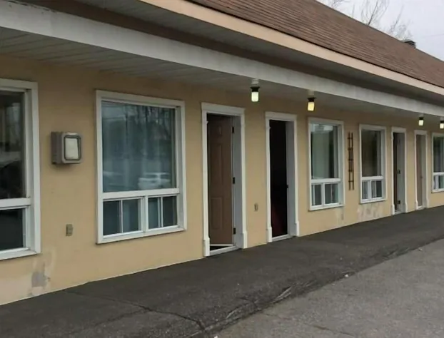 Auberge Du Lac Beauchamp hotel detail image 2