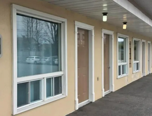 Auberge Du Lac Beauchamp hotel detail image 3