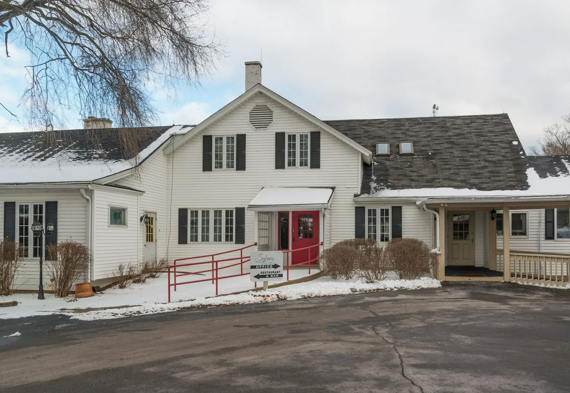 Sybaris Pool Suites Mequon hotel hero