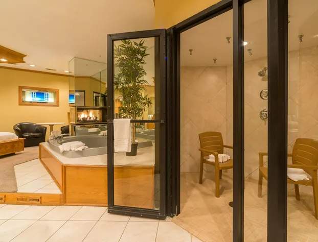 Sybaris Pool Suites Mequon hotel detail image 4