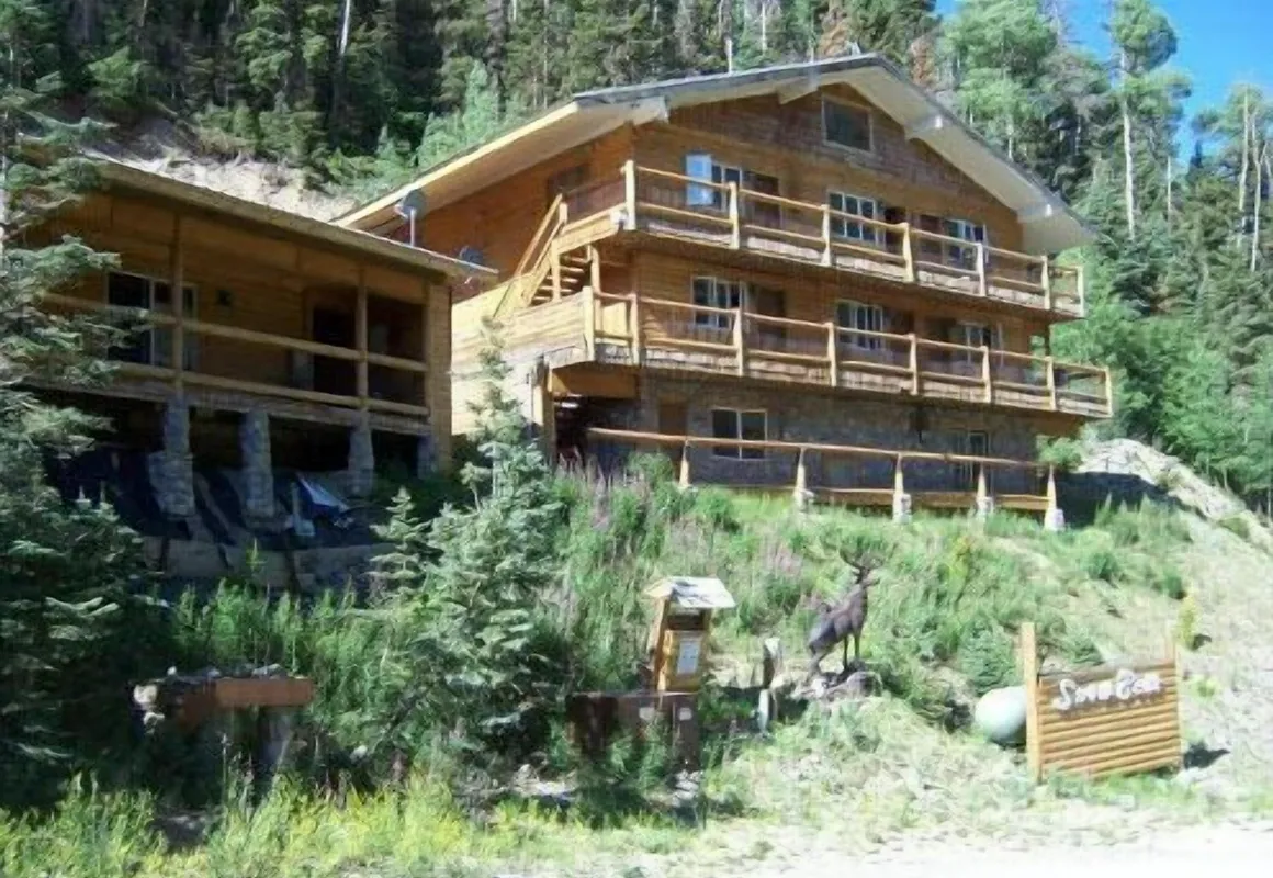 Snow Bear Inn hotel hero