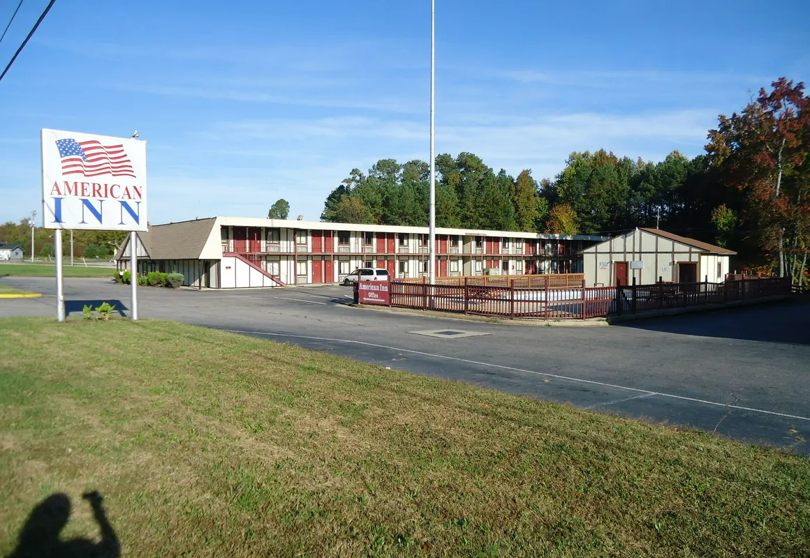 American Inn Motel hotel hero