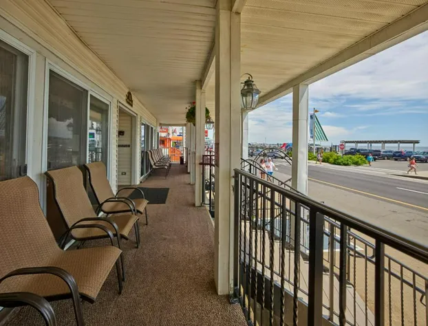 The Hillcrest hotel detail image 3