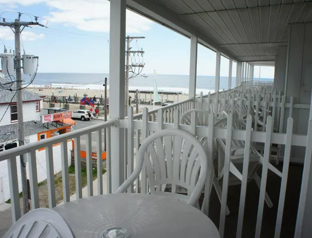 The Hillcrest hotel detail image 4