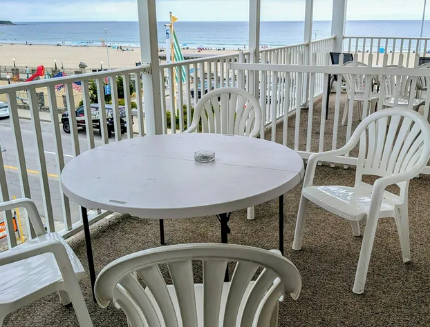 The Hillcrest hotel detail image 3