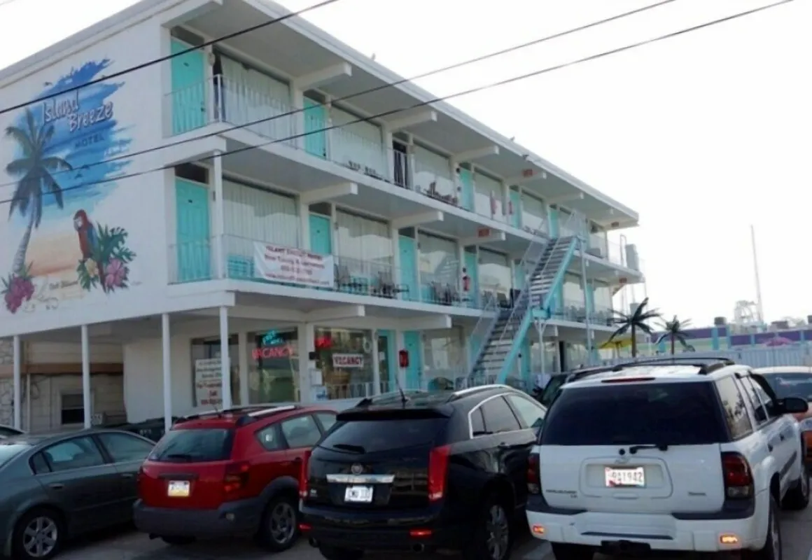 Island Breeze Motel hotel hero