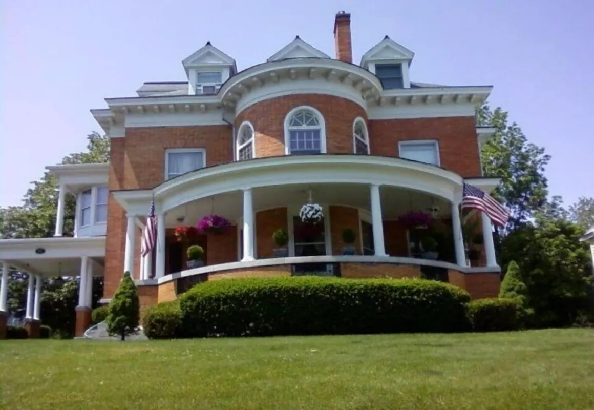 WC Lipe Mansion hotel hero