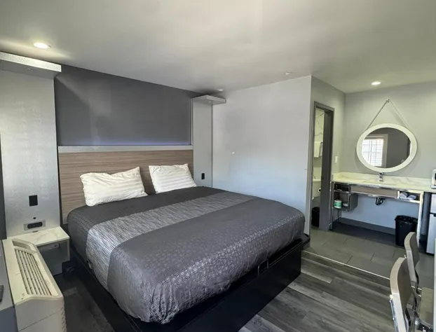 Bronco Motel South Central hotel detail image 2