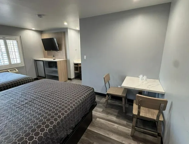 Bronco Motel South Central hotel detail image 3