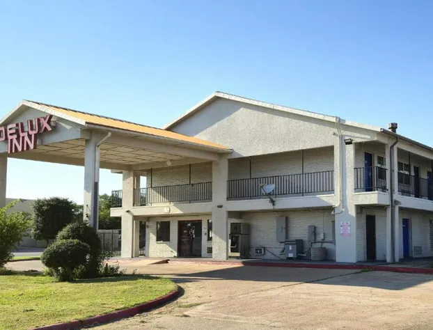 Deluxe Inn Motel By Oyo Grand Prairie Interstate 30 hotel detail image 1