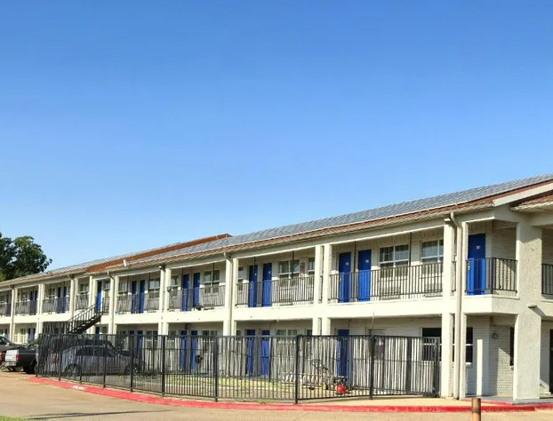 Deluxe Inn Motel By Oyo Grand Prairie Interstate 30 hotel detail image 4