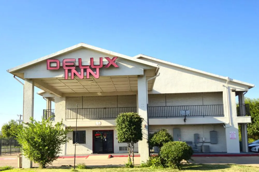 Deluxe Inn Motel By Oyo Grand Prairie Interstate 30 hotel hero