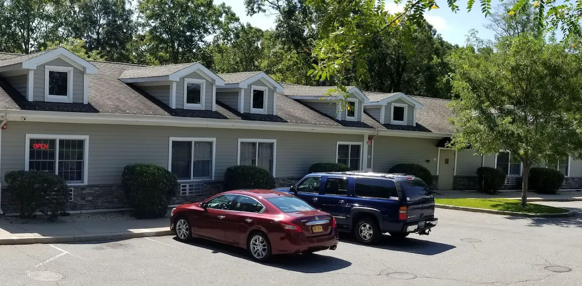 Smithtown Inn hotel hero