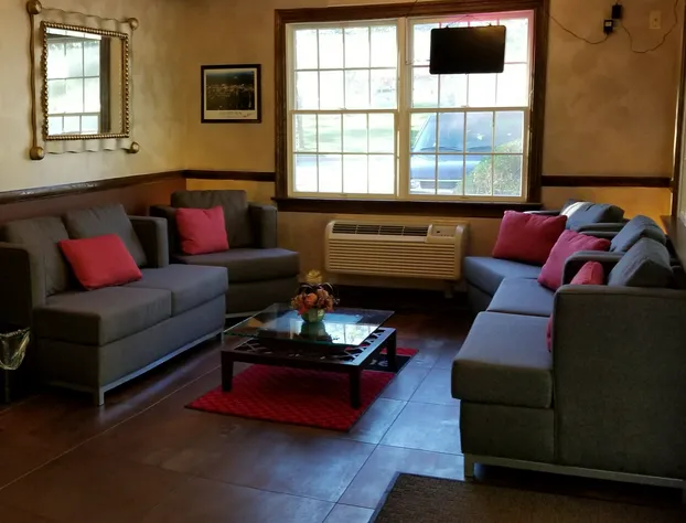 Smithtown Inn hotel detail image 3