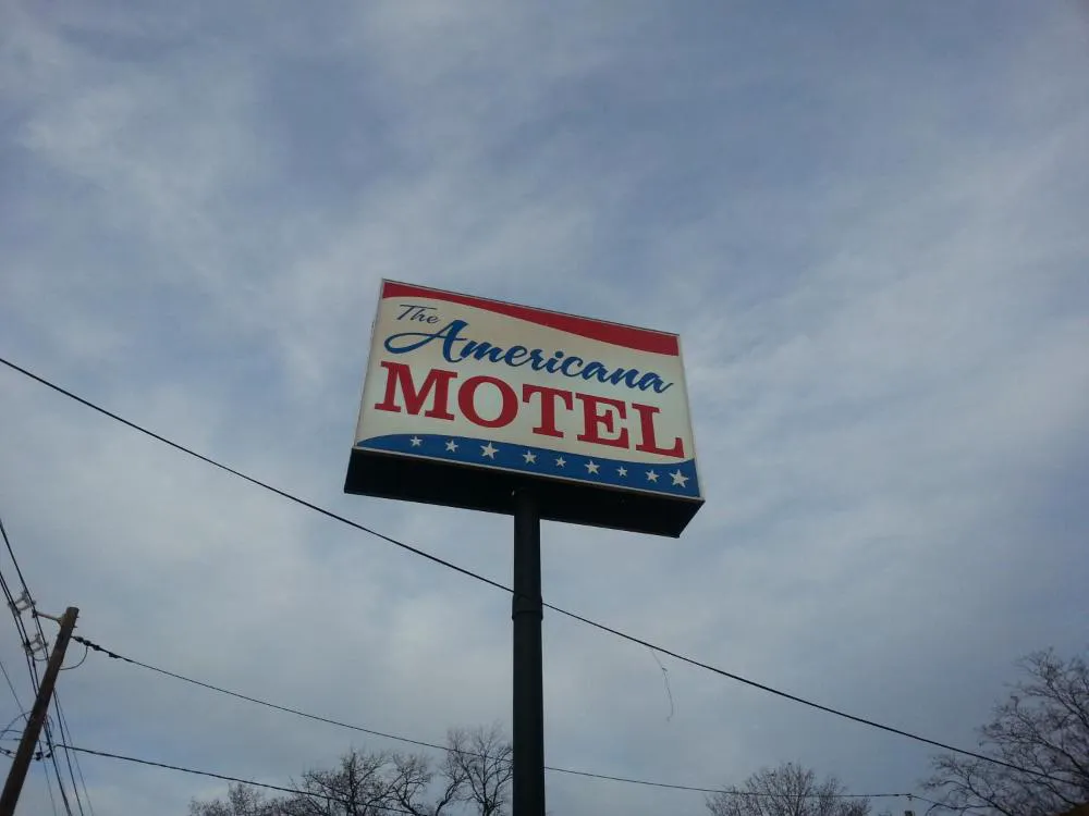 Americana Motel hotel hero