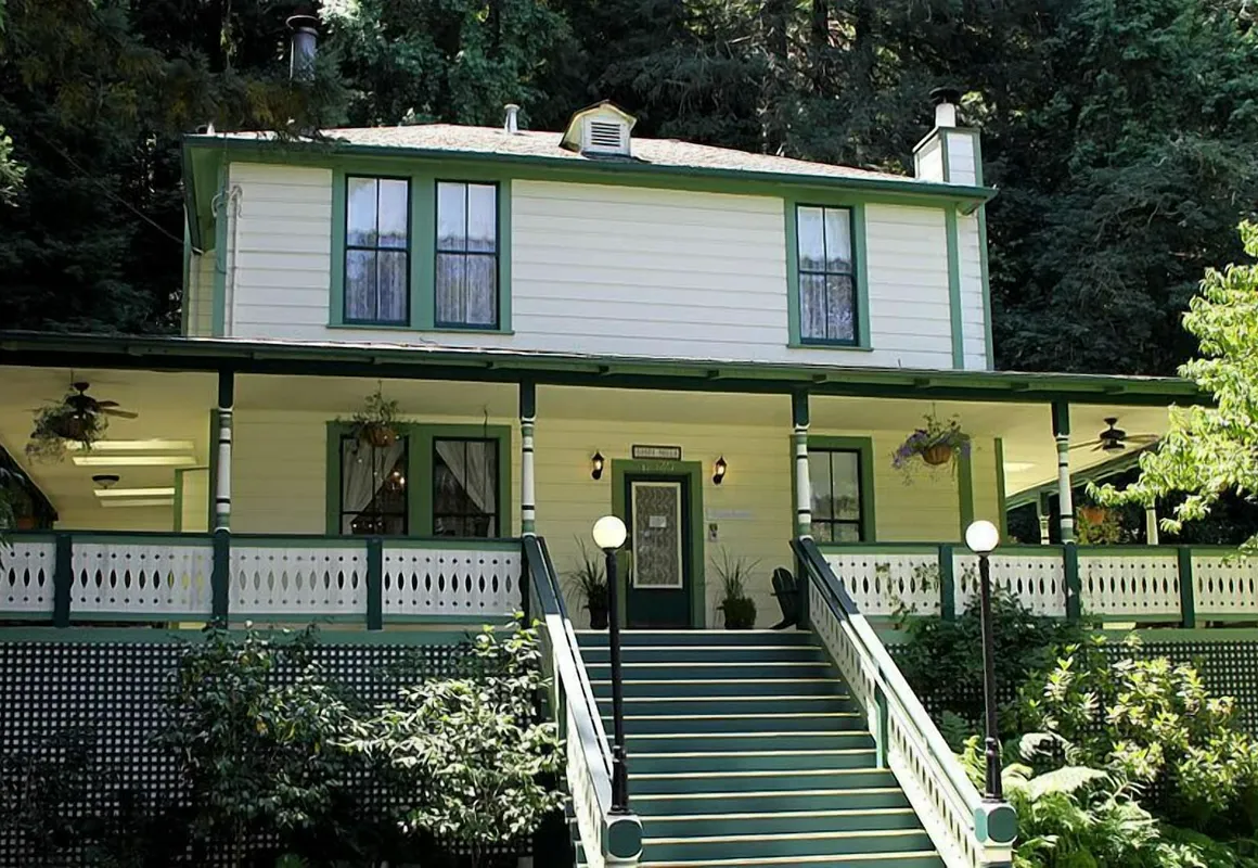 Santa Nella House hotel hero