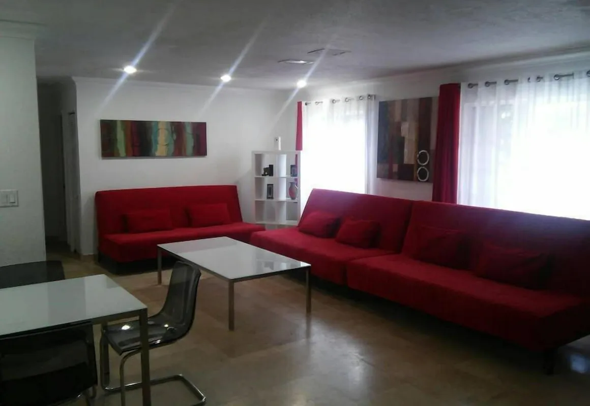 House for 12 hotel hero