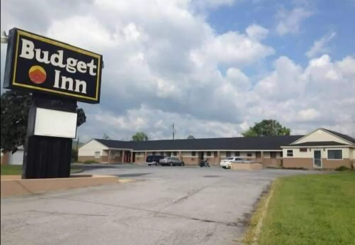 Budget Inn - Strasburg hotel hero