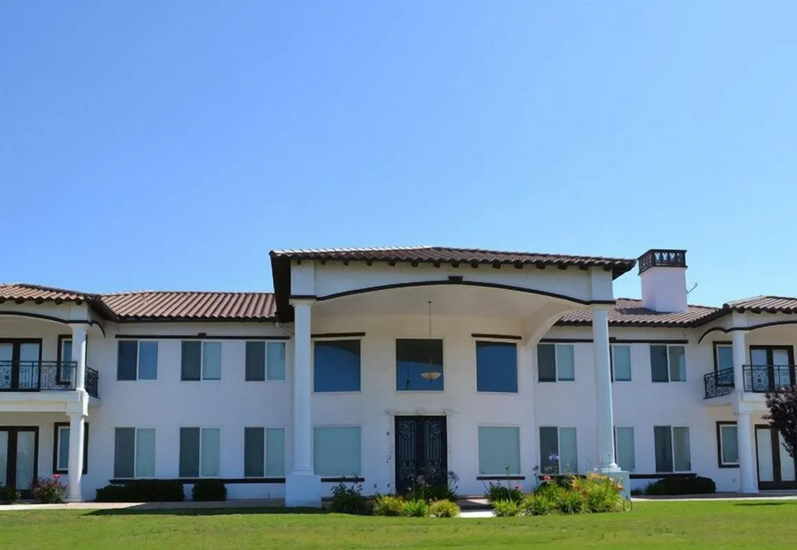 Que Syrah hotel hero