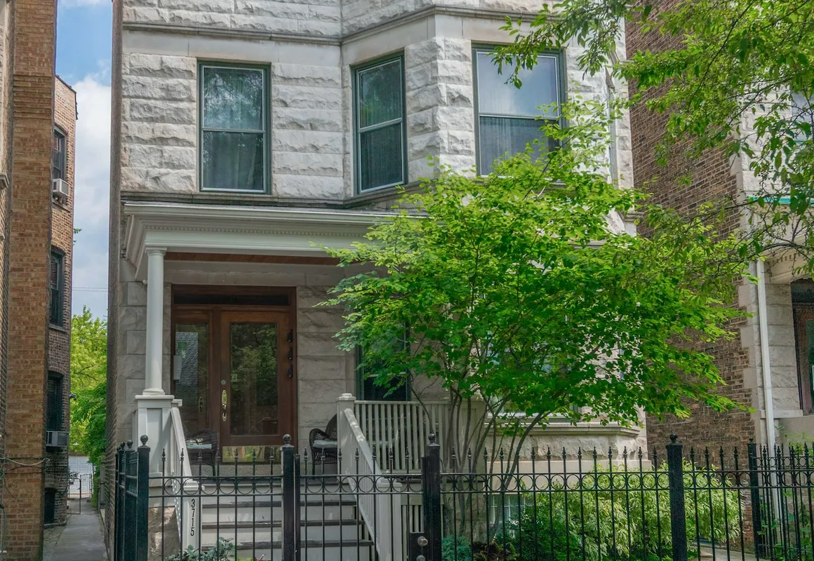 Chicago Guest House Wrigleyville hotel hero