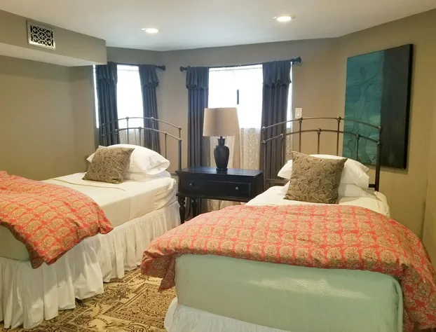 Chicago Guest House Wrigleyville hotel detail image 2