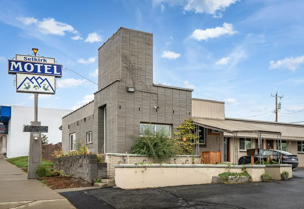 Selkirk Motel hotel hero